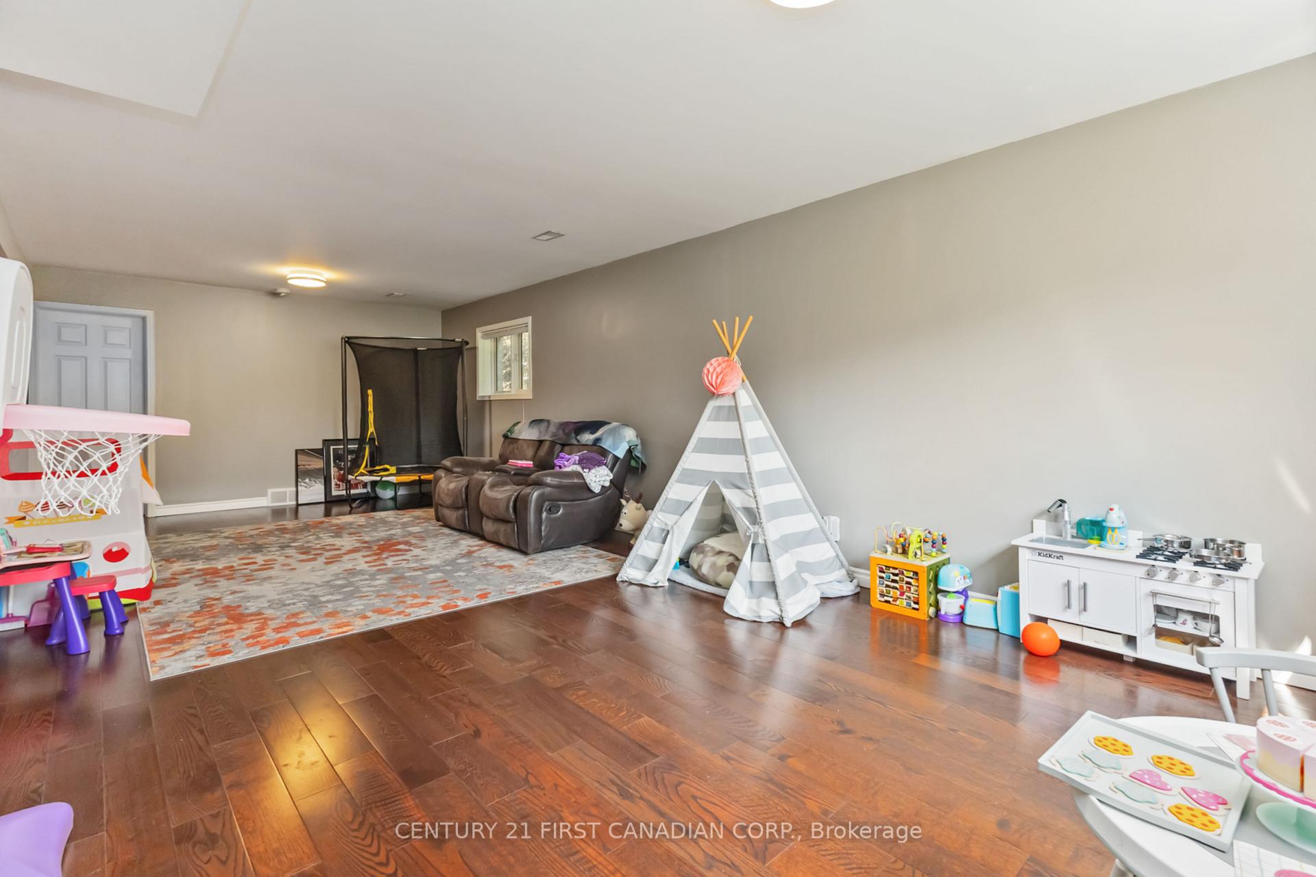Photo 24 of 14 Blosdale Crescent, Middlesex Centre, Delaware Town — HOMEH