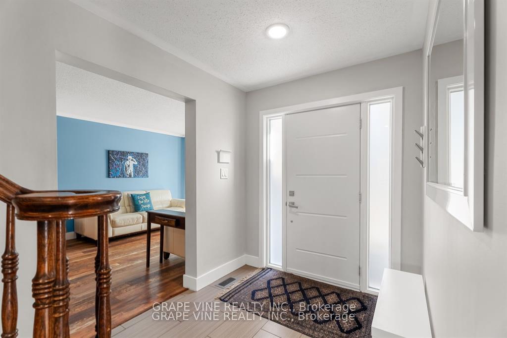 Photo 3 of 35 Bluemeadow Way, Ottawa, Kanata - Bridlewood — HOMEH