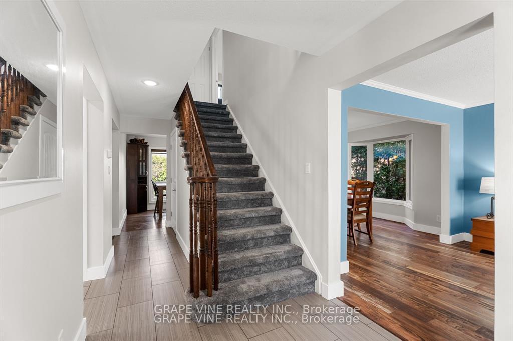 Photo 4 of 35 Bluemeadow Way, Ottawa, Kanata - Bridlewood — HOMEH