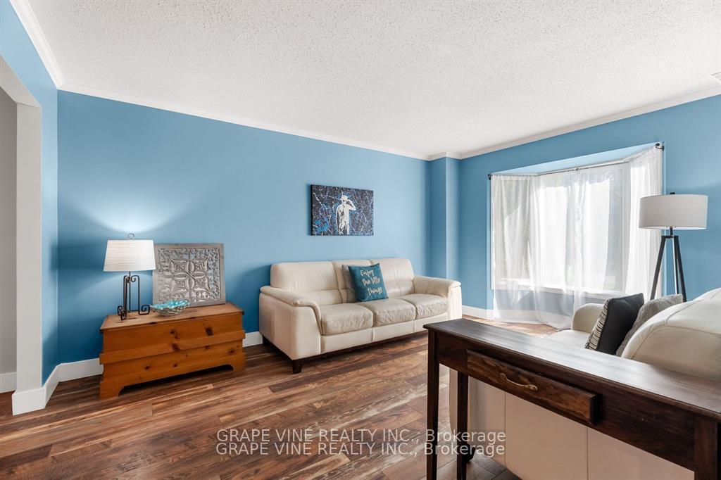 Photo 5 of 35 Bluemeadow Way, Ottawa, Kanata - Bridlewood — HOMEH