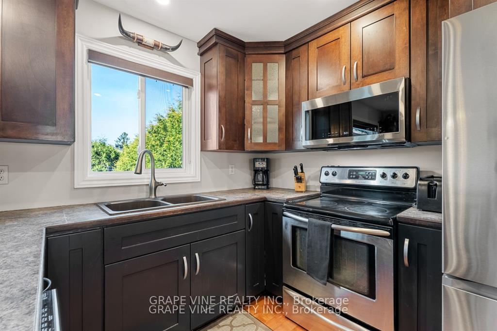 Photo 9 of 35 Bluemeadow Way, Ottawa, Kanata - Bridlewood — HOMEH