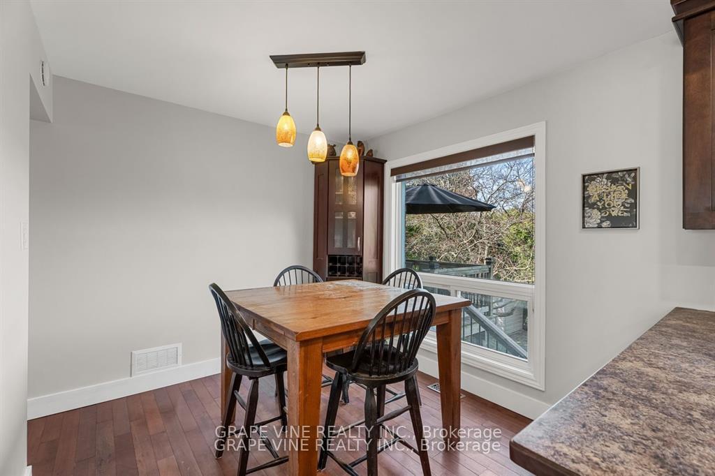 Photo 11 of 35 Bluemeadow Way, Ottawa, Kanata - Bridlewood — HOMEH