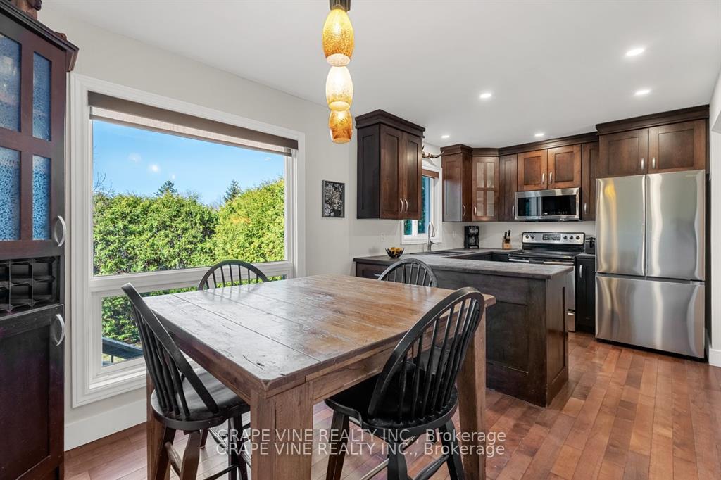 Photo 12 of 35 Bluemeadow Way, Ottawa, Kanata - Bridlewood — HOMEH