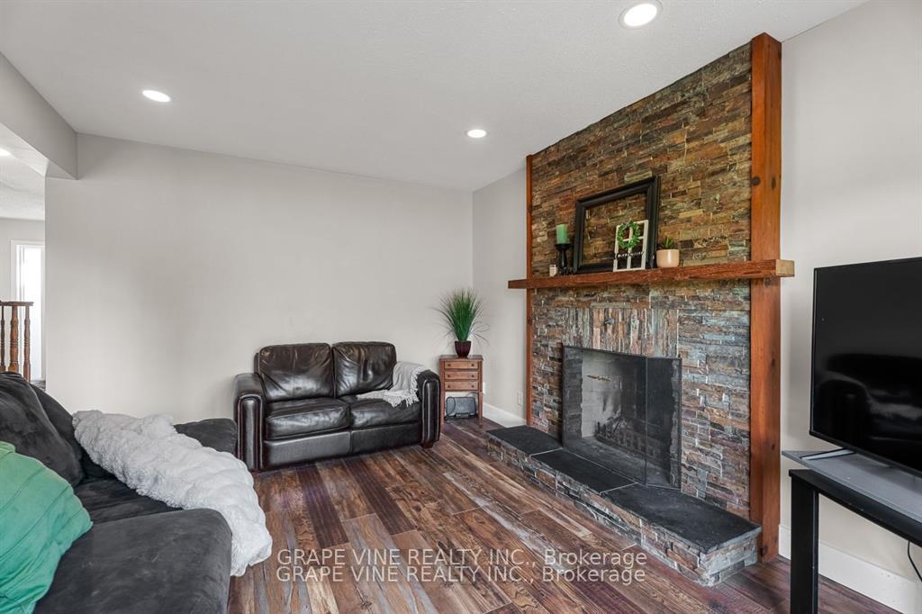 Photo 14 of 35 Bluemeadow Way, Ottawa, Kanata - Bridlewood — HOMEH
