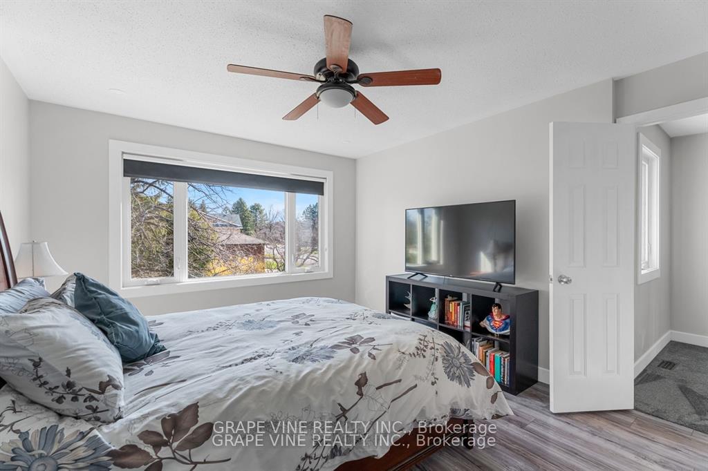 Photo 18 of 35 Bluemeadow Way, Ottawa, Kanata - Bridlewood — HOMEH