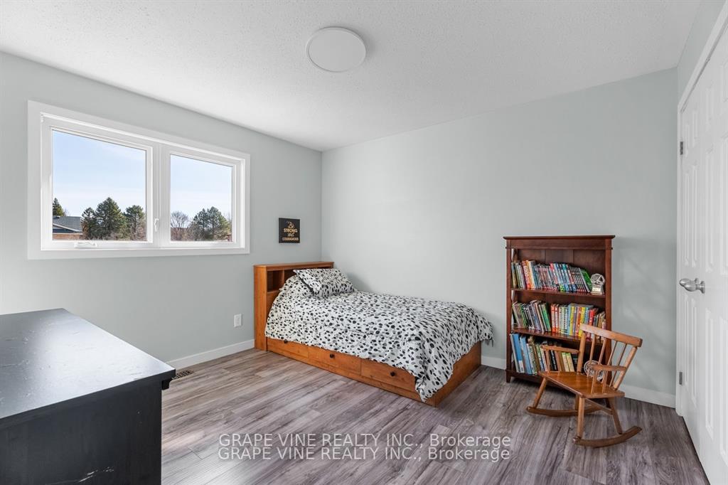 Photo 22 of 35 Bluemeadow Way, Ottawa, Kanata - Bridlewood — HOMEH