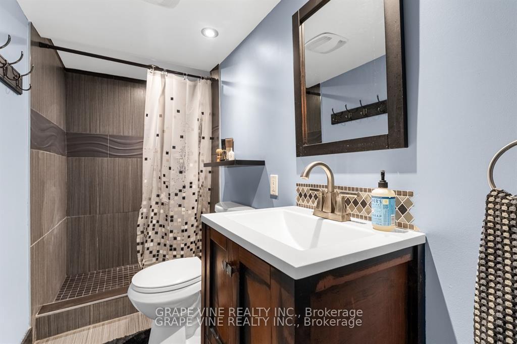 Photo 28 of 35 Bluemeadow Way, Ottawa, Kanata - Bridlewood — HOMEH