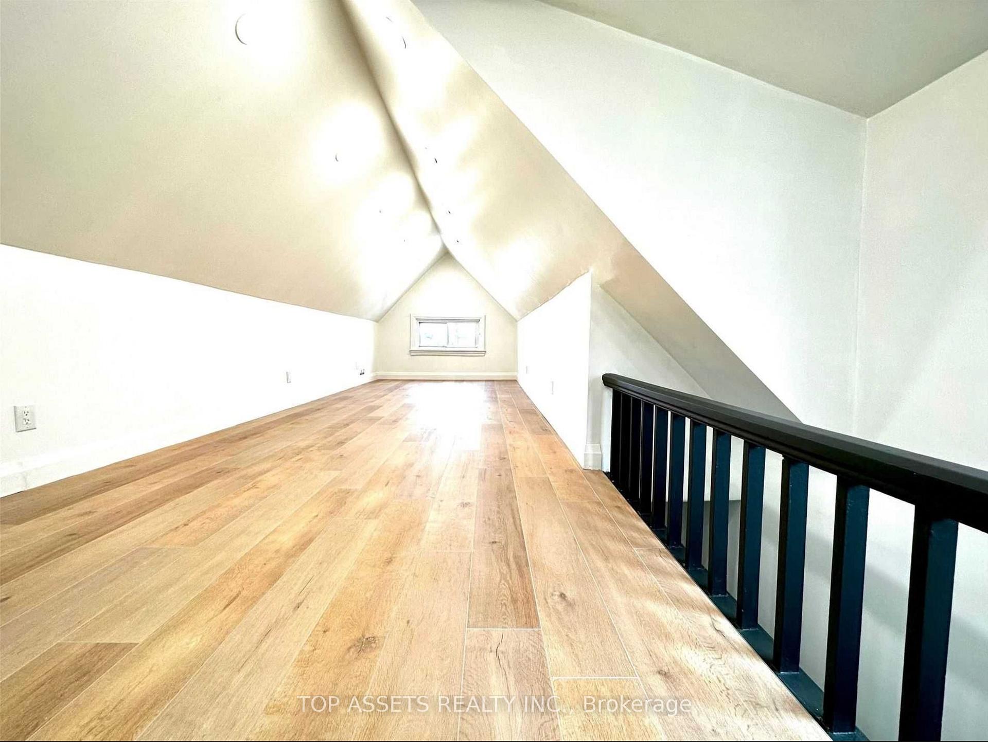 Photo 9 of 74 Barnesdale Avenue N, Hamilton, Stripley — HOMEH