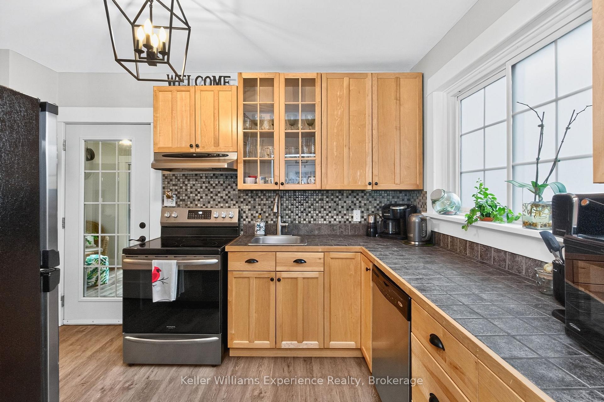 Photo 6 of 408 Russell Street, Midland — HOMEH
