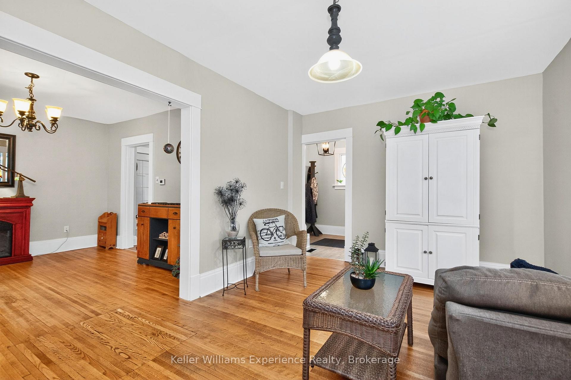 Photo 9 of 408 Russell Street, Midland — HOMEH