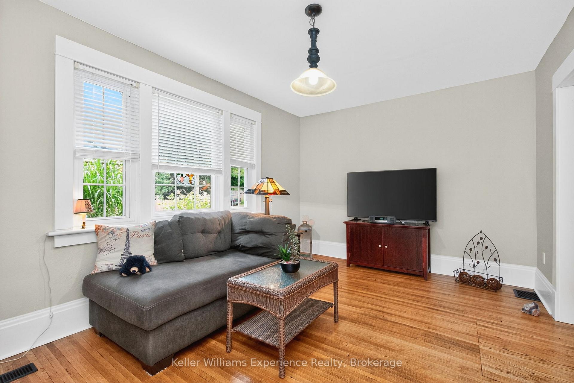 Photo 10 of 408 Russell Street, Midland — HOMEH