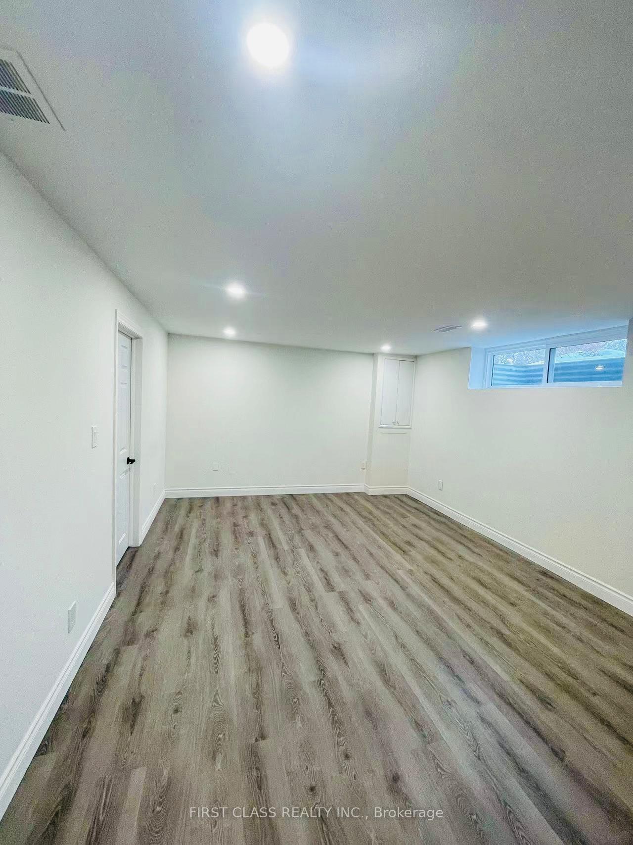 Photo 4 of 22 Willowgate Drive, Markham, Bullock — HOMEH