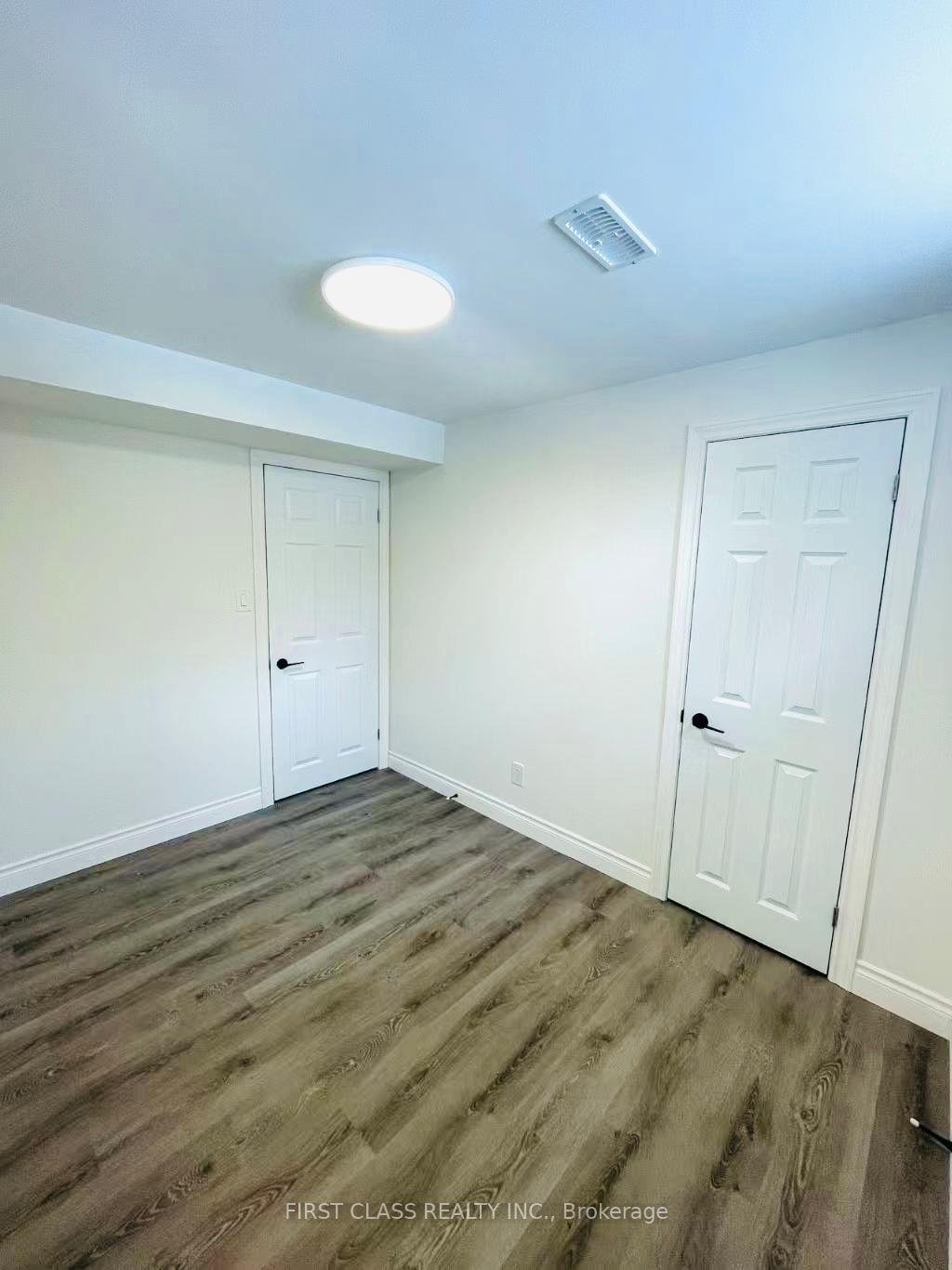 Photo 5 of 22 Willowgate Drive, Markham, Bullock — HOMEH