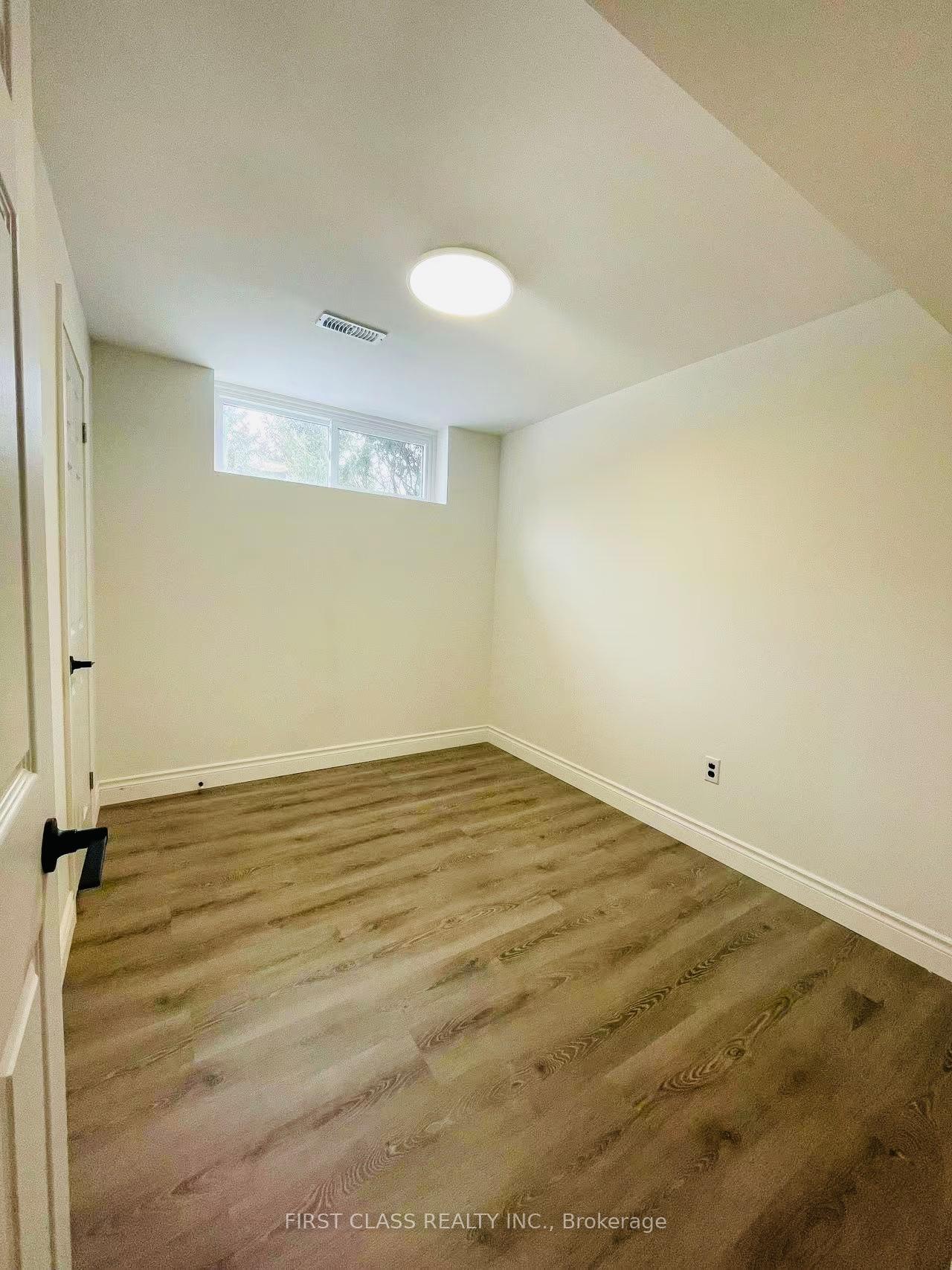 Photo 6 of 22 Willowgate Drive, Markham, Bullock — HOMEH
