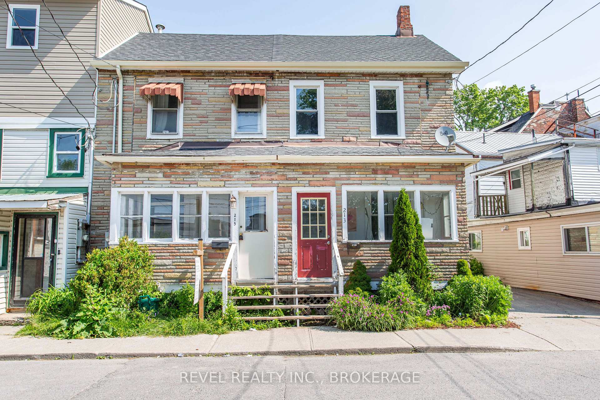 Front of 215 Earl Street