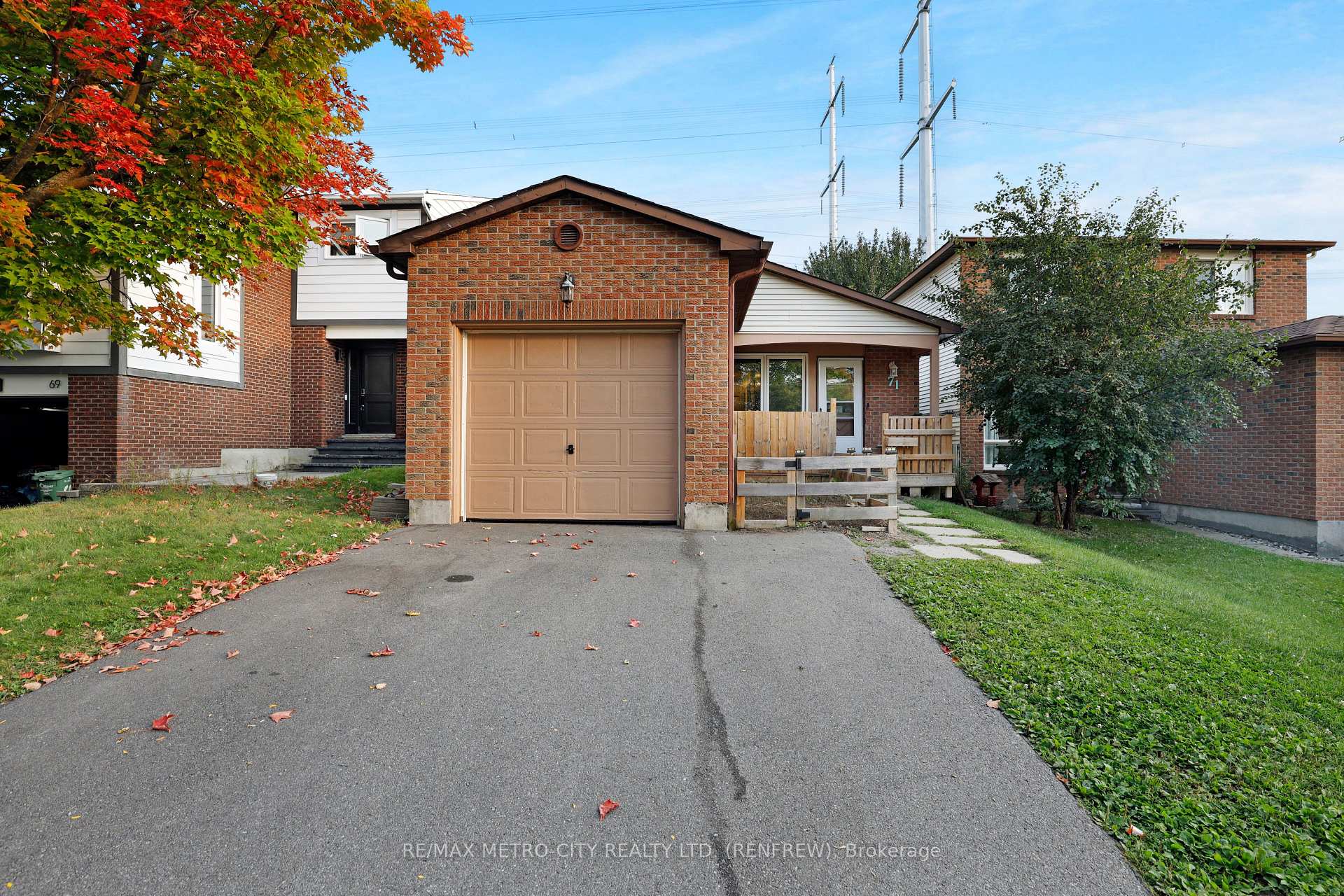 Photo 2 of 71 Stable Way, Ottawa, Kanata - Bridlewood — HOMEH
