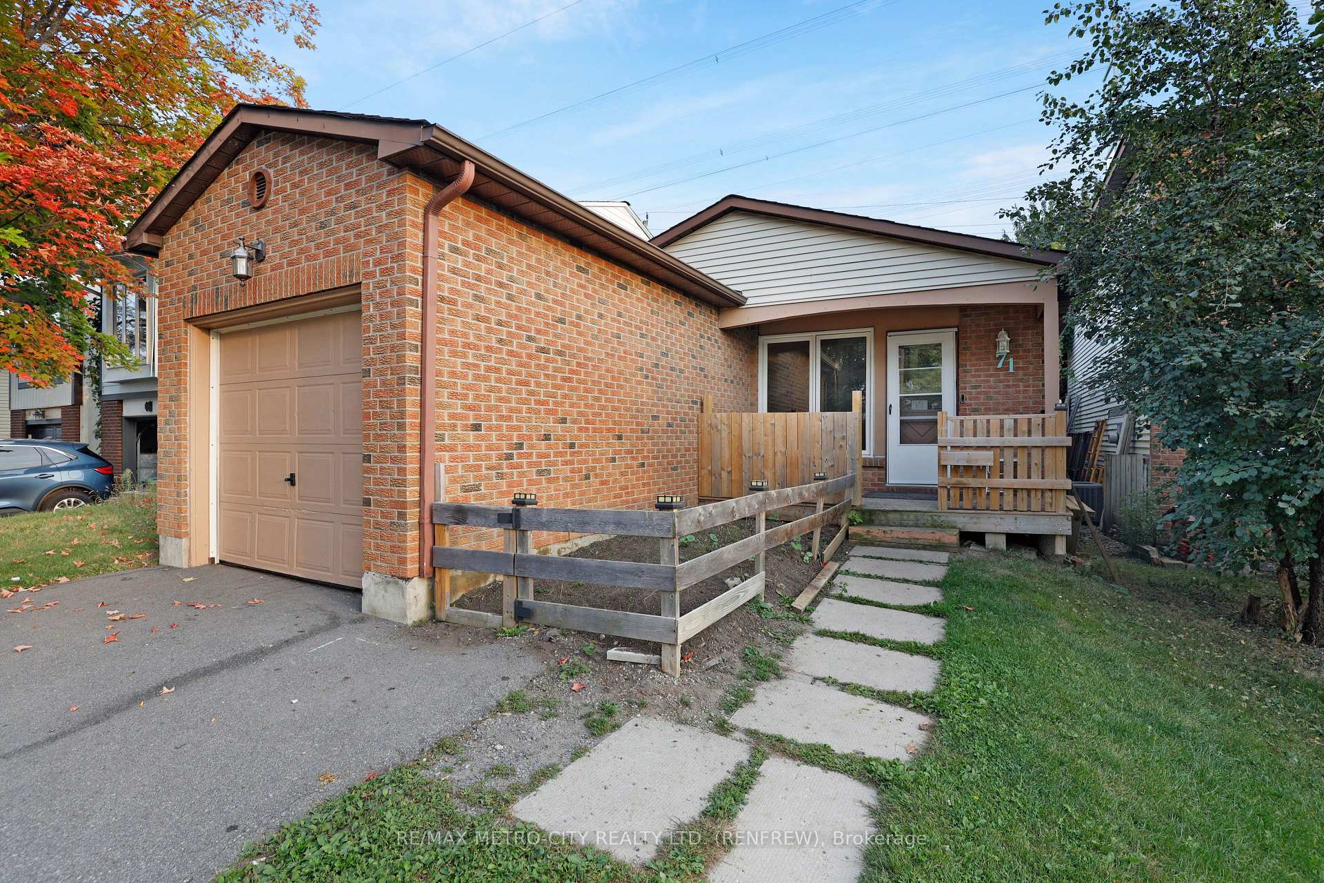 Photo 4 of 71 Stable Way, Ottawa, Kanata - Bridlewood — HOMEH