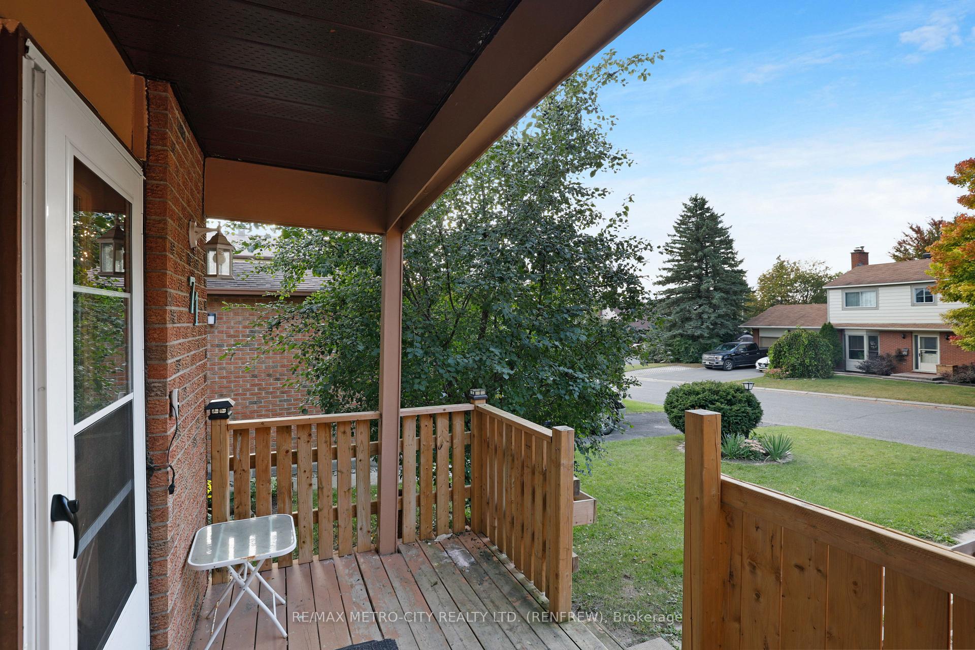 Photo 5 of 71 Stable Way, Ottawa, Kanata - Bridlewood — HOMEH