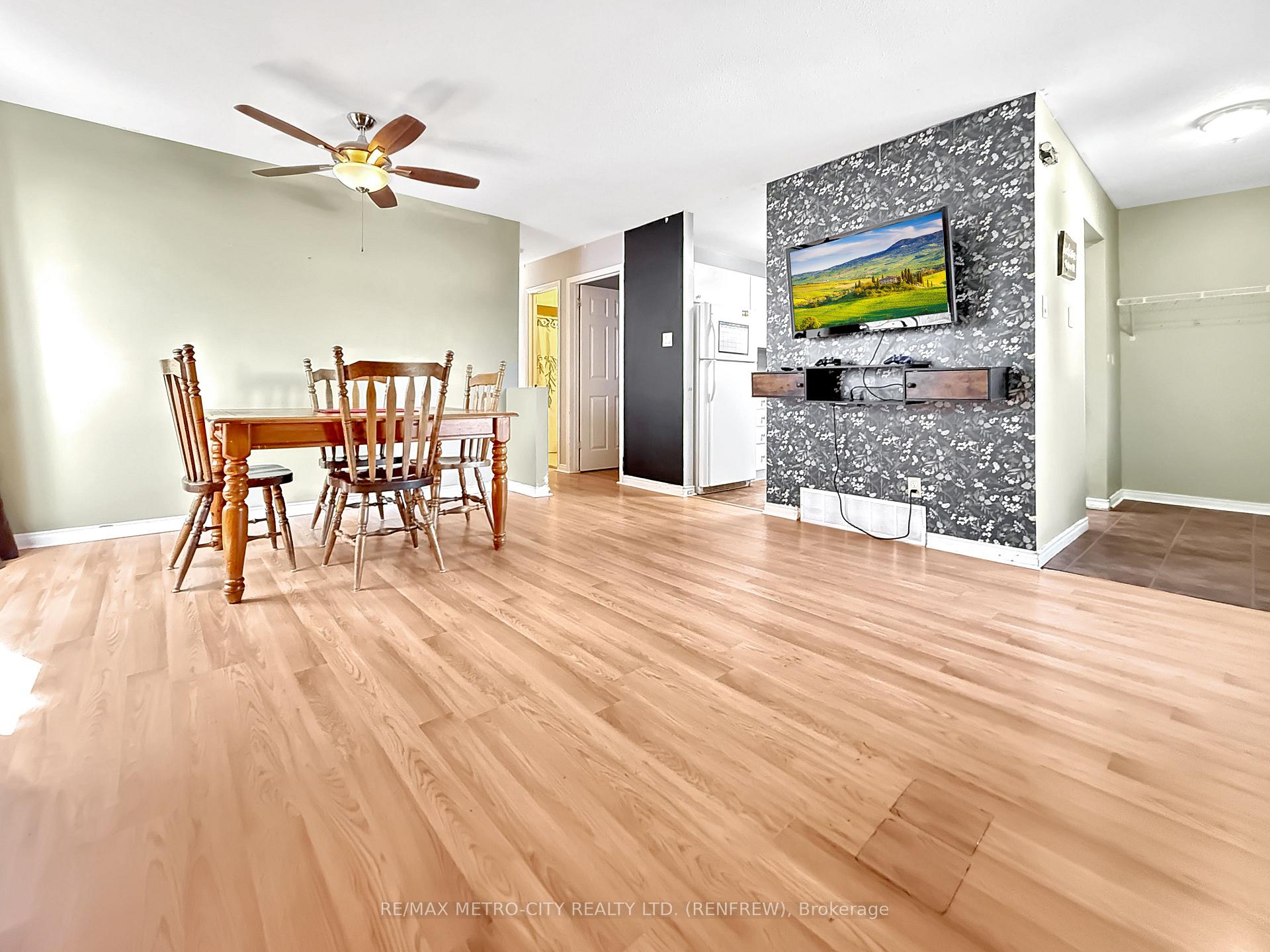 Photo 8 of 71 Stable Way, Ottawa, Kanata - Bridlewood — HOMEH