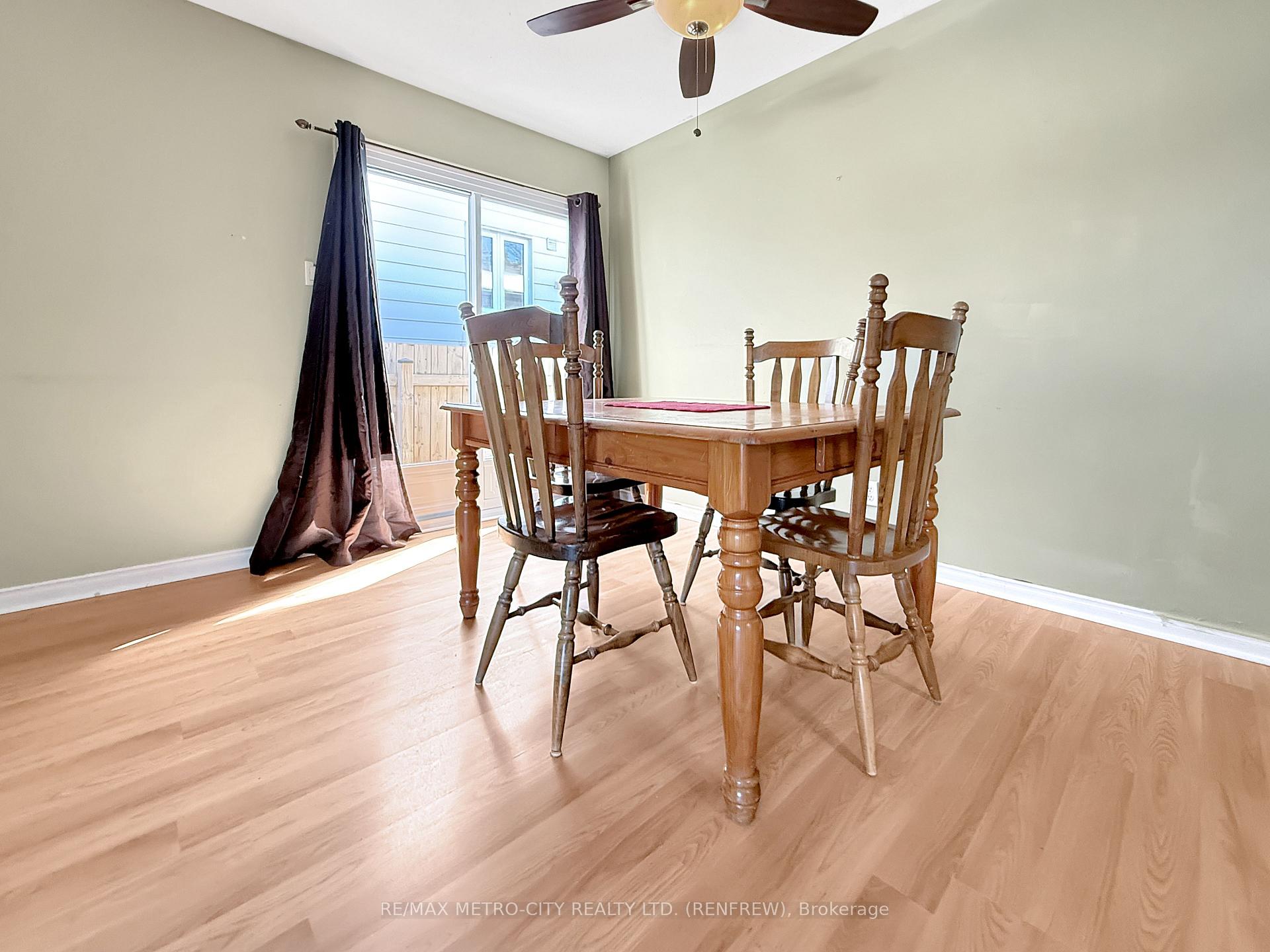 Photo 9 of 71 Stable Way, Ottawa, Kanata - Bridlewood — HOMEH