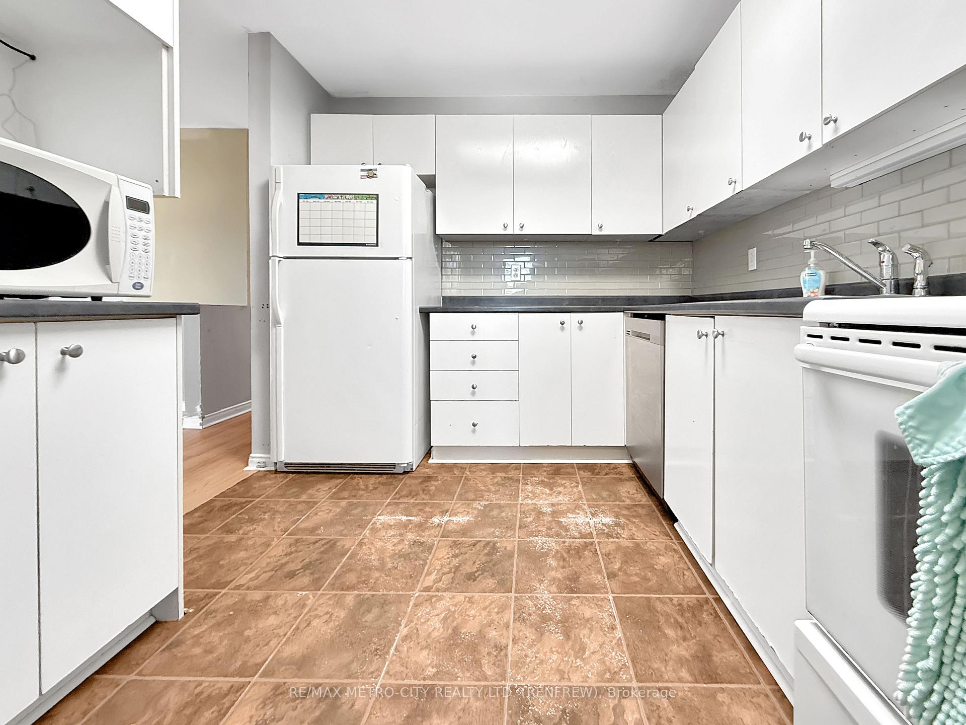 Photo 12 of 71 Stable Way, Ottawa, Kanata - Bridlewood — HOMEH