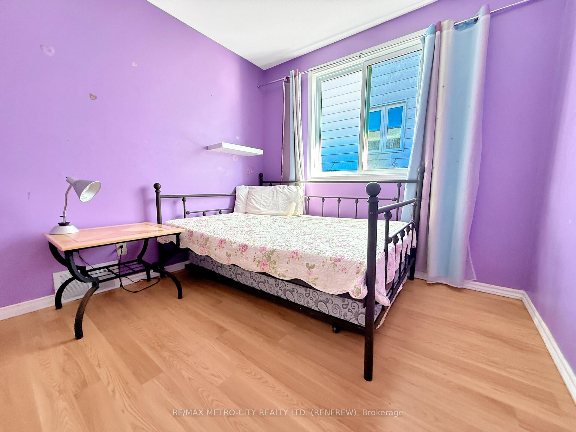 Photo 14 of 71 Stable Way, Ottawa, Kanata - Bridlewood — HOMEH