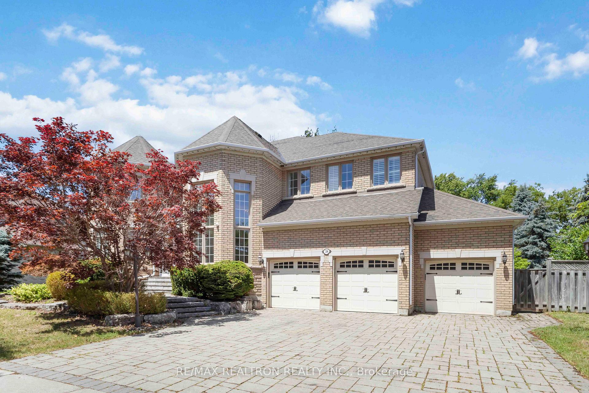 Photo 2 of 38 Forester Crescent, Markham, Cachet — HOMEH