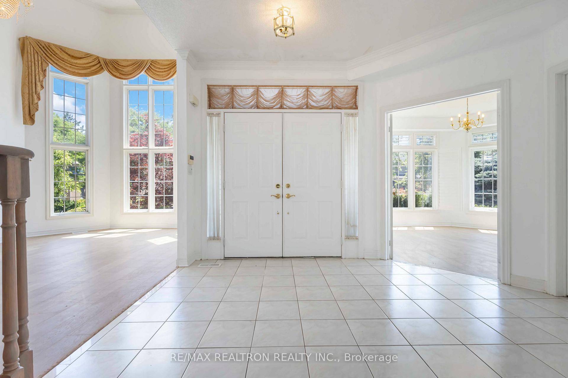 Photo 5 of 38 Forester Crescent, Markham, Cachet — HOMEH