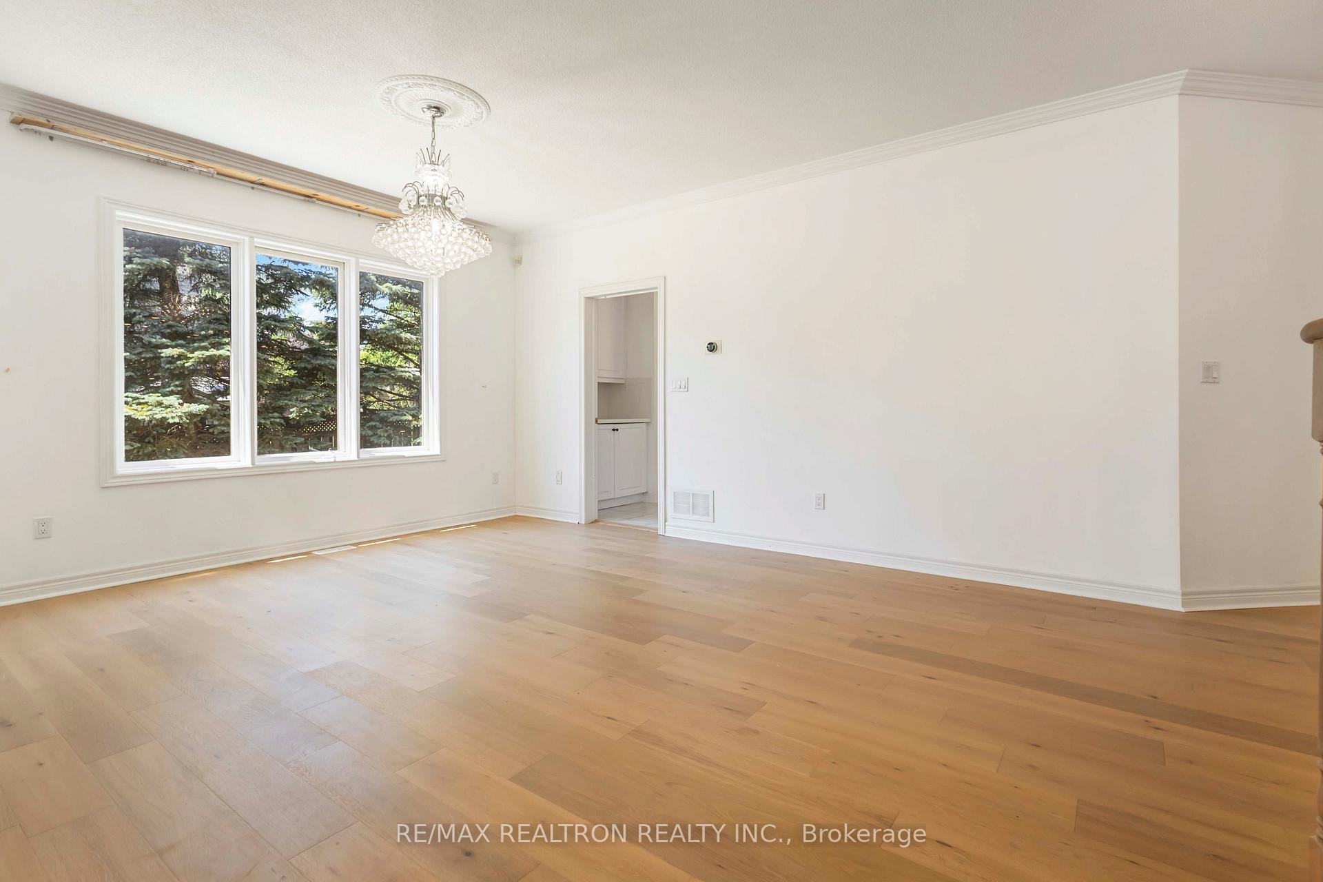 Photo 7 of 38 Forester Crescent, Markham, Cachet — HOMEH