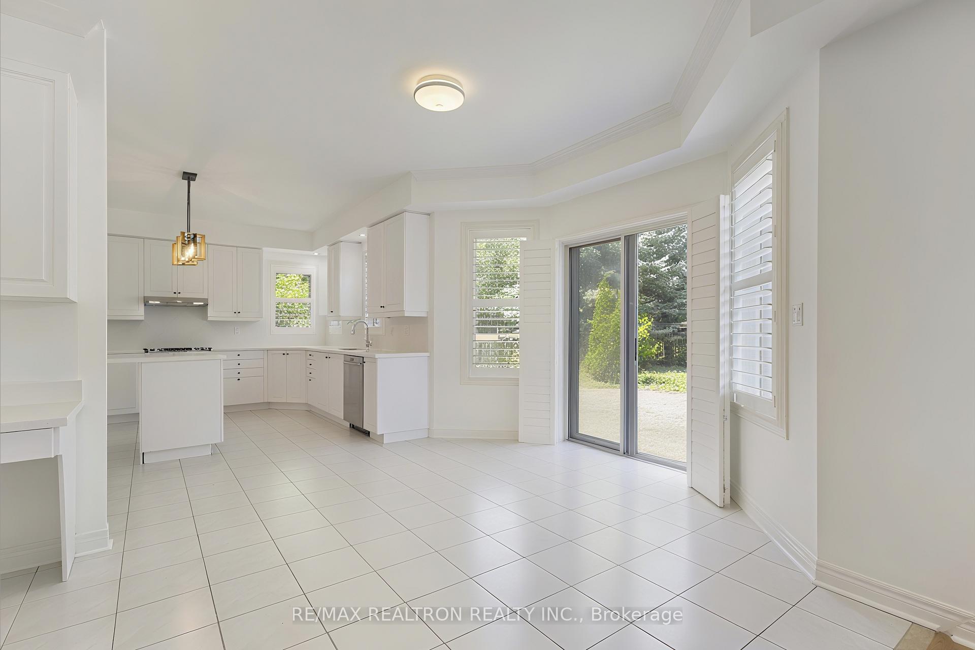 Photo 10 of 38 Forester Crescent, Markham, Cachet — HOMEH