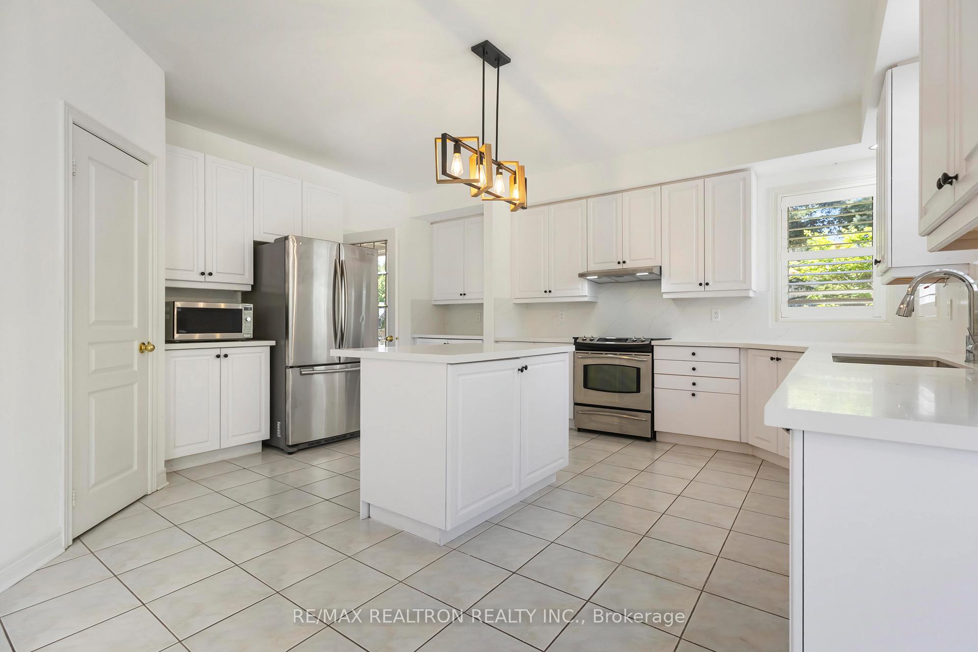 Photo 11 of 38 Forester Crescent, Markham, Cachet — HOMEH