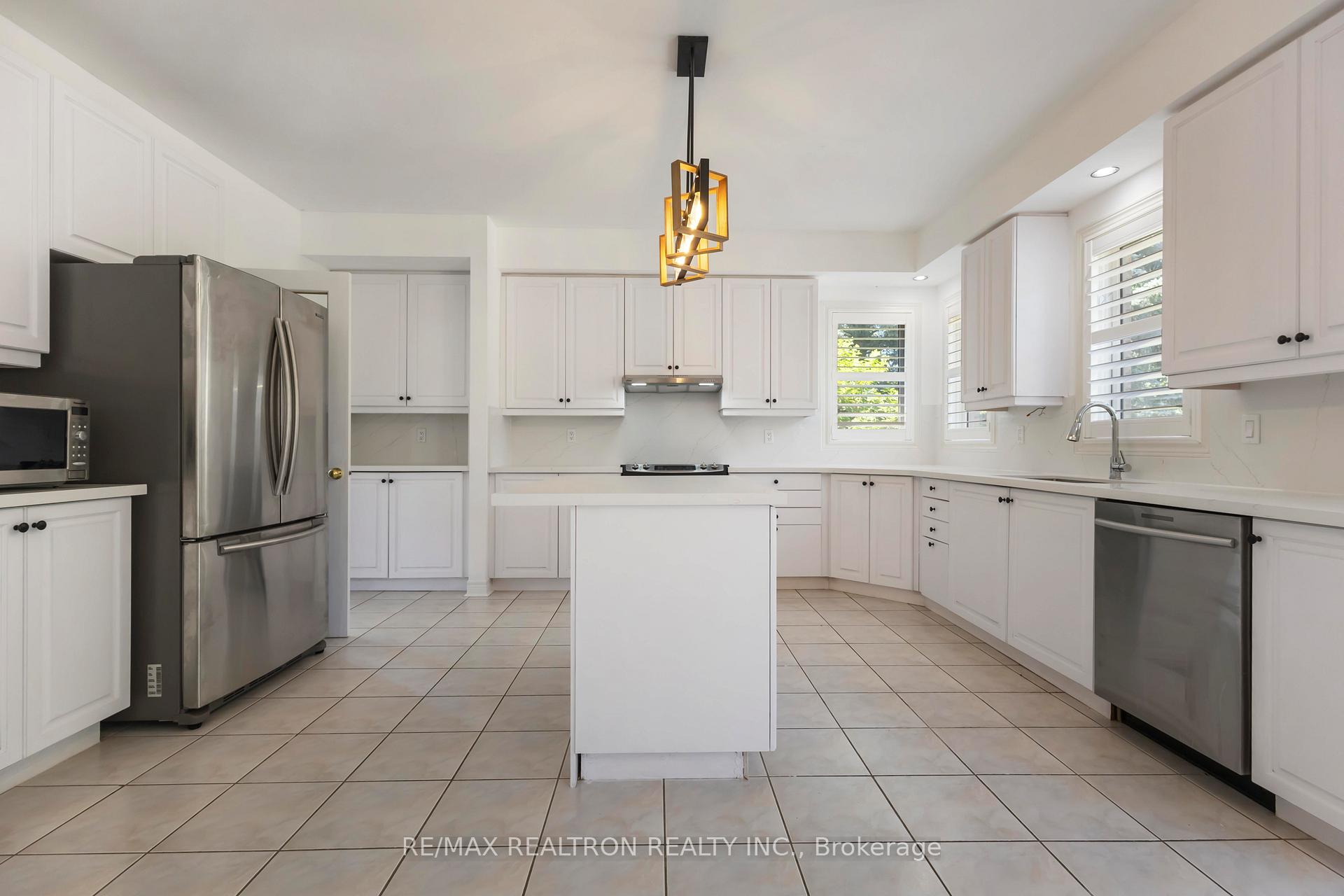 Photo 12 of 38 Forester Crescent, Markham, Cachet — HOMEH