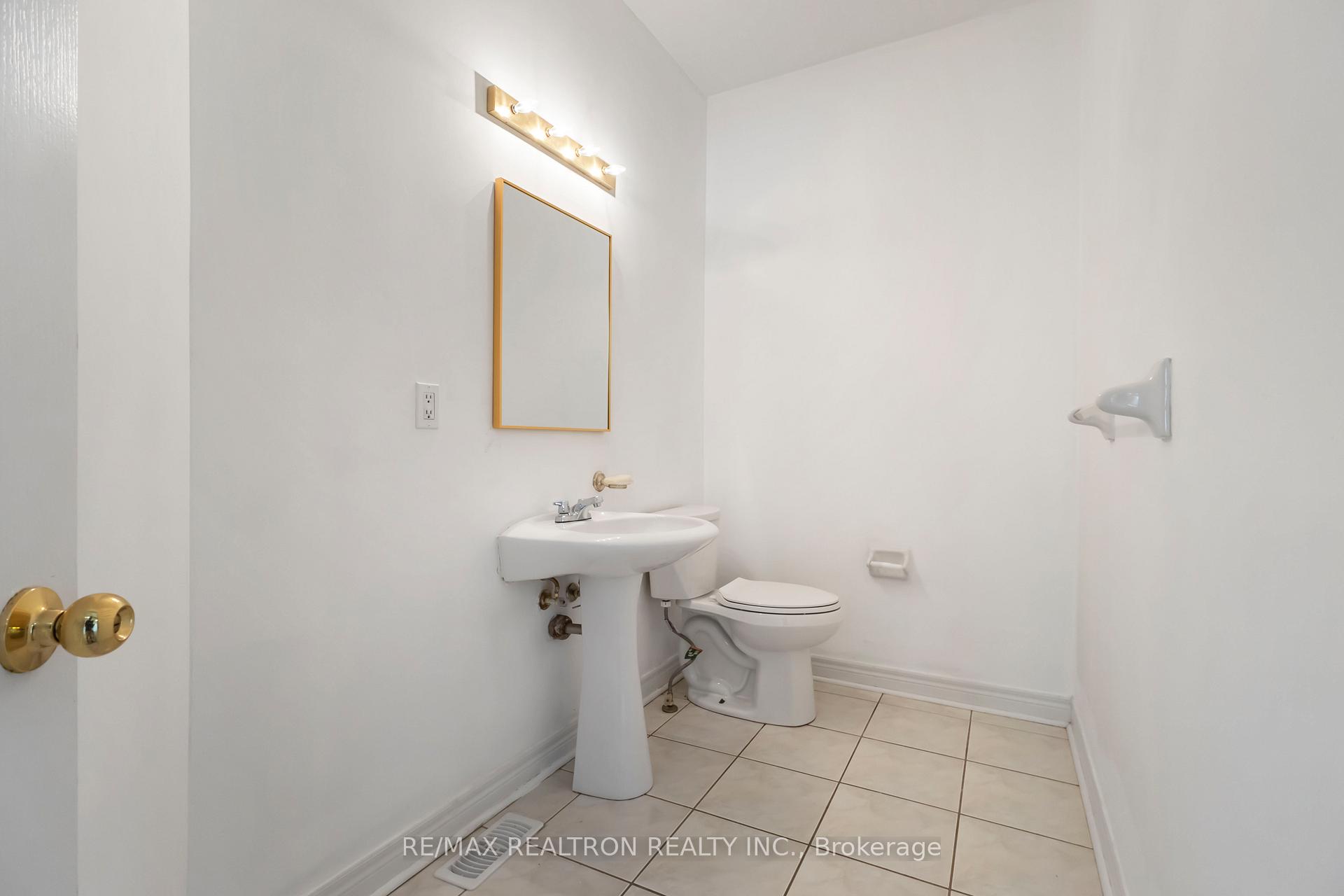 Photo 17 of 38 Forester Crescent, Markham, Cachet — HOMEH