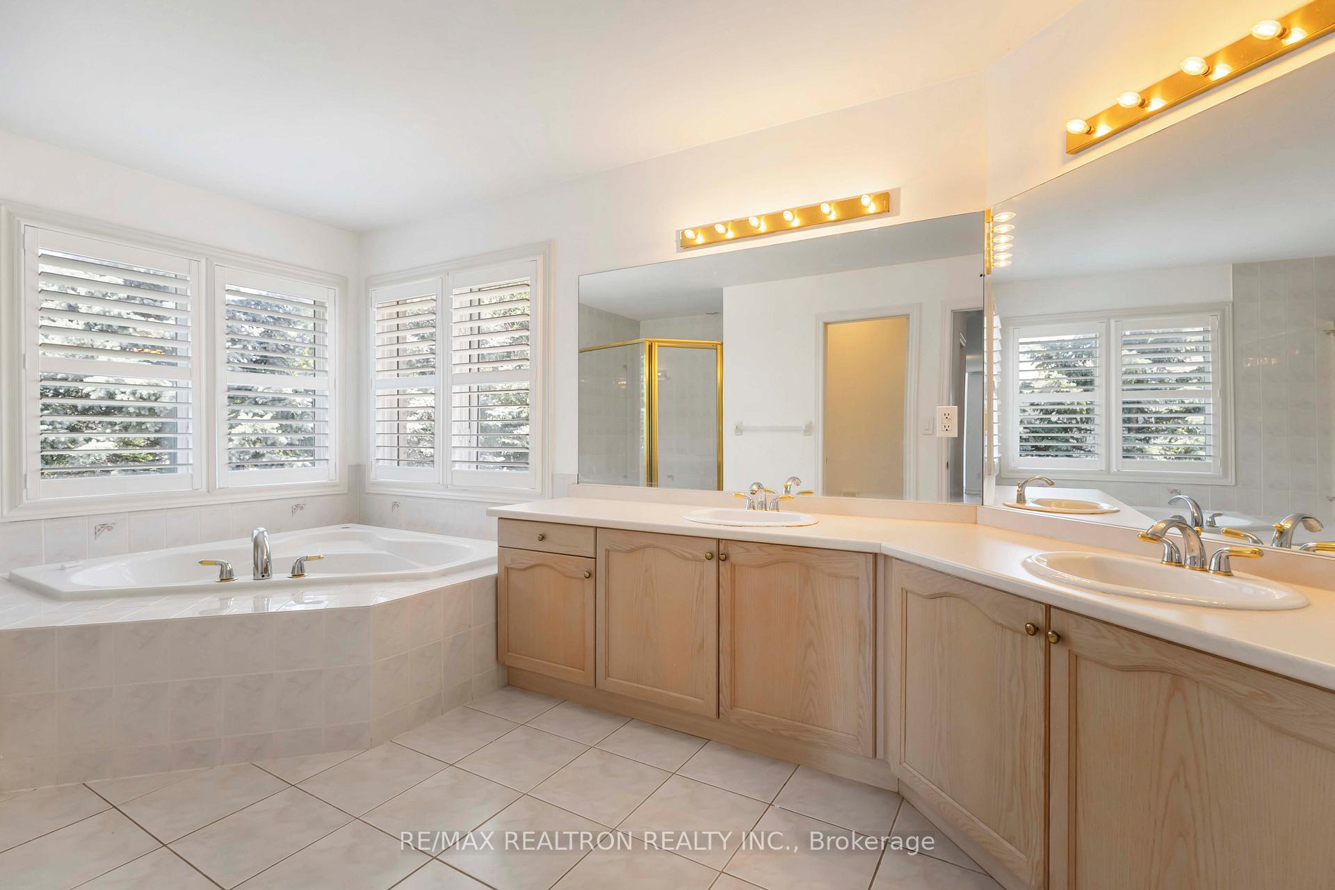 Photo 20 of 38 Forester Crescent, Markham, Cachet — HOMEH