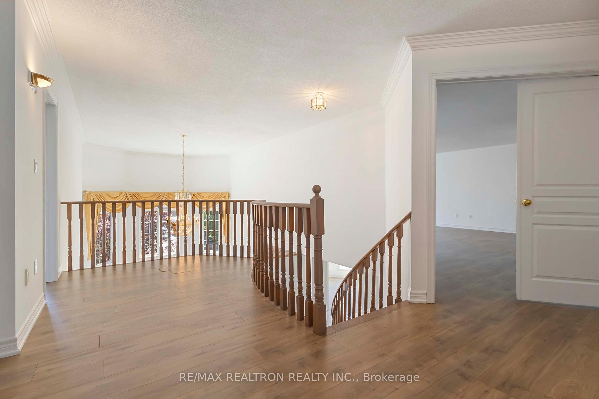 Photo 23 of 38 Forester Crescent, Markham, Cachet — HOMEH