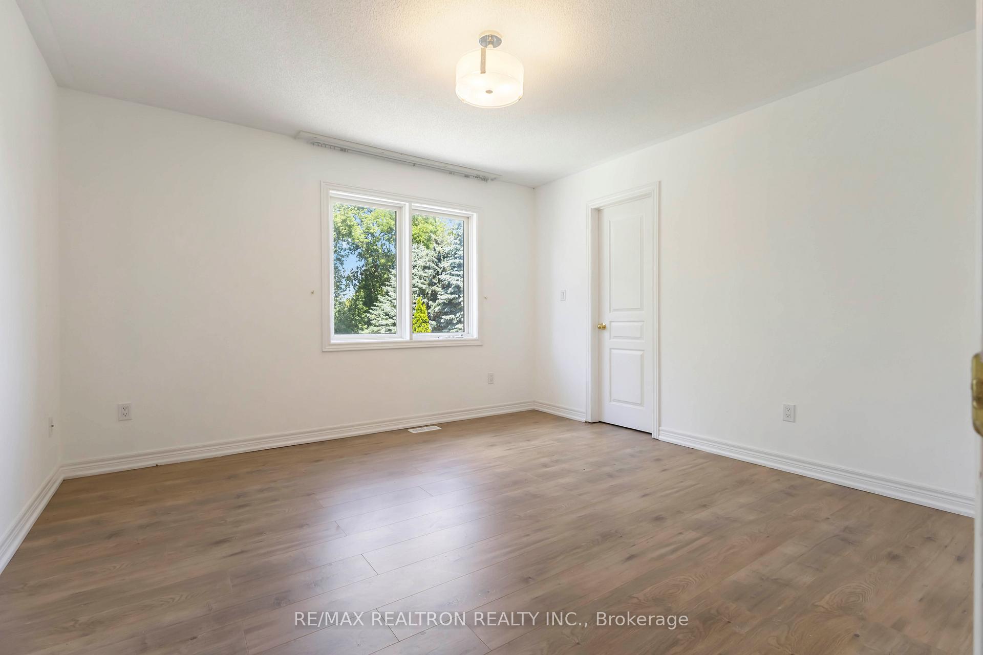 Photo 24 of 38 Forester Crescent, Markham, Cachet — HOMEH