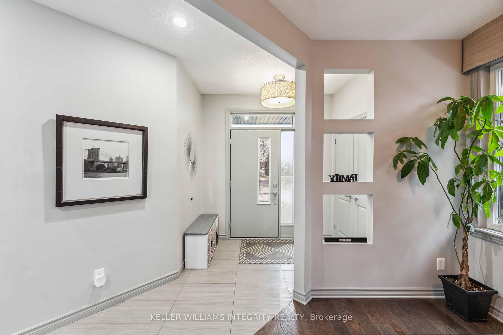 Photo 3 of 100 Westphalian Avenue, Ottawa, Kanata - Emerald Meadows/Trailwest — HOMEH