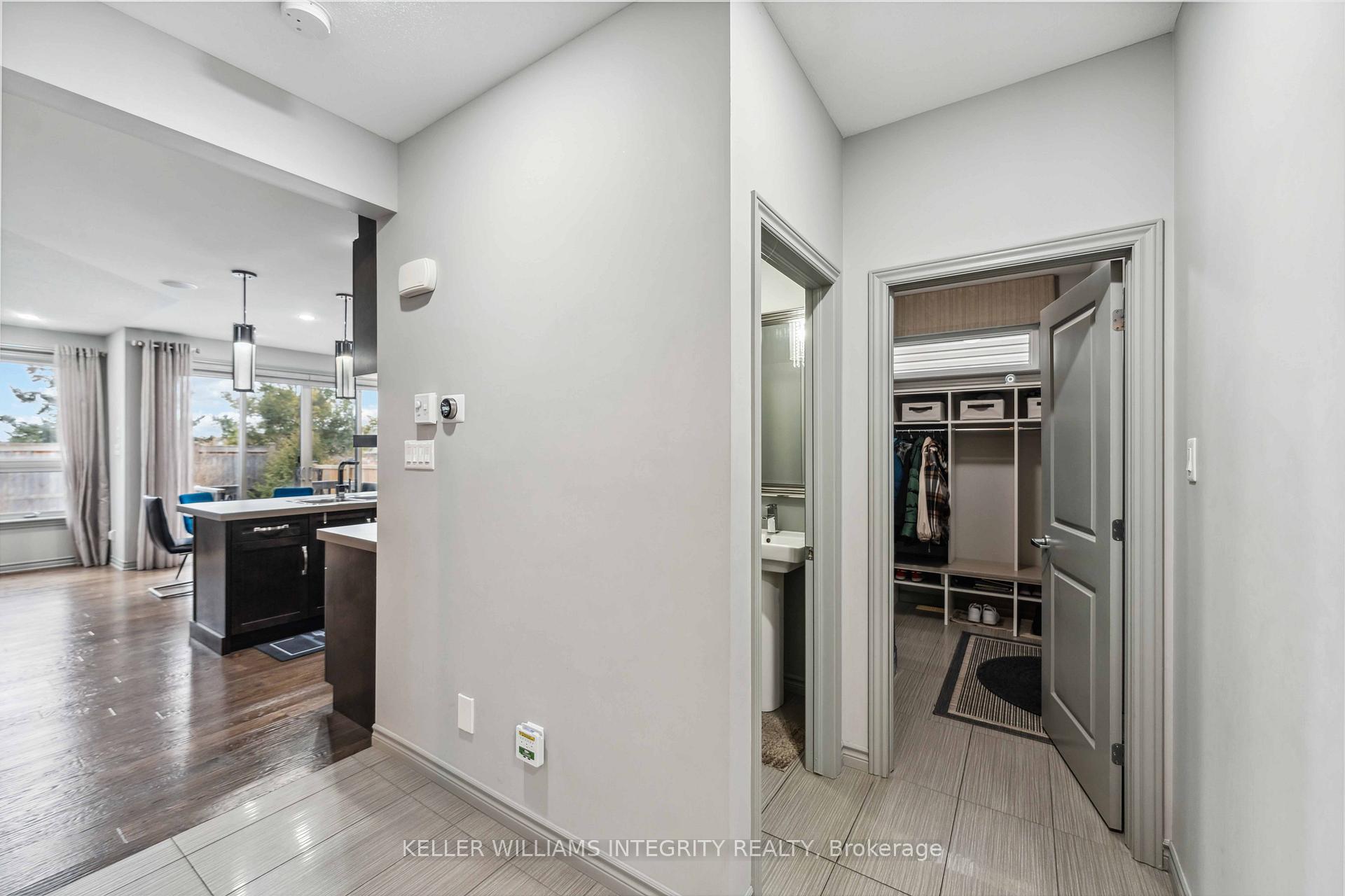 Photo 6 of 100 Westphalian Avenue, Ottawa, Kanata - Emerald Meadows/Trailwest — HOMEH