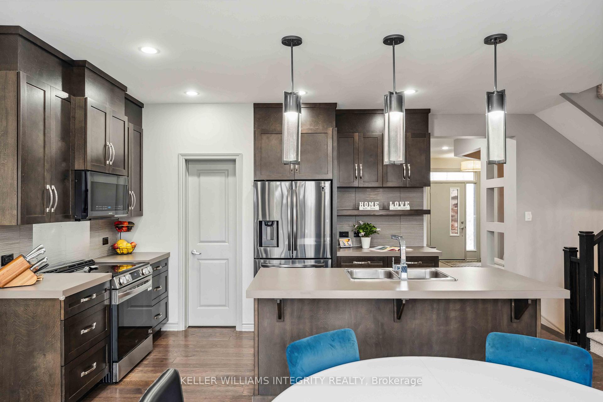 Photo 11 of 100 Westphalian Avenue, Ottawa, Kanata - Emerald Meadows/Trailwest — HOMEH