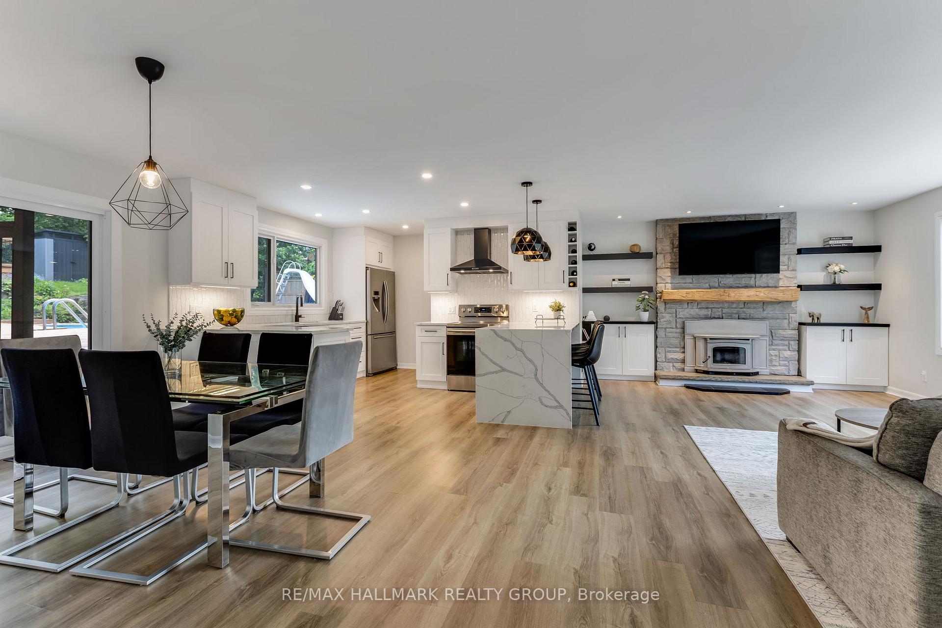 Photo 6 of 102 Coburn Avenue, Ottawa, Kanata - Glencairn/Hazeldean — HOMEH