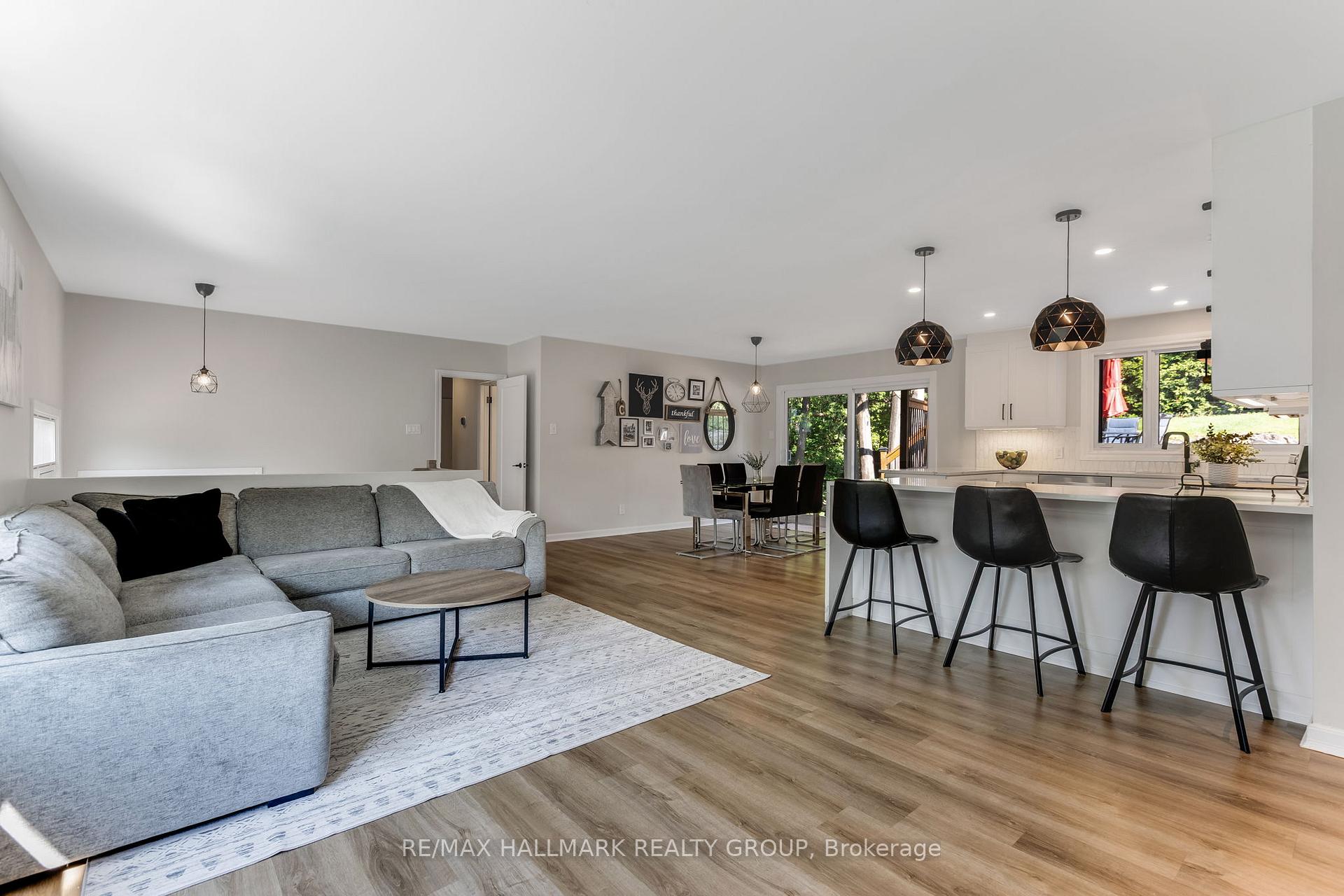 Photo 10 of 102 Coburn Avenue, Ottawa, Kanata - Glencairn/Hazeldean — HOMEH