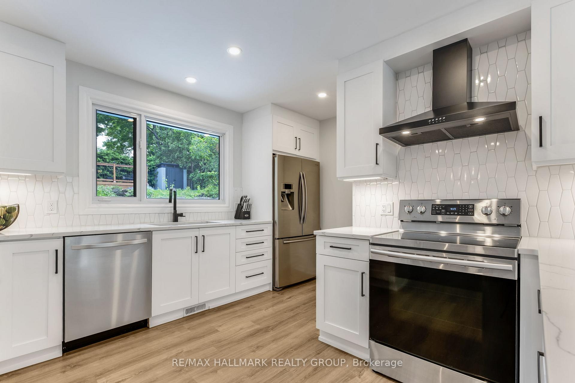 Photo 13 of 102 Coburn Avenue, Ottawa, Kanata - Glencairn/Hazeldean — HOMEH
