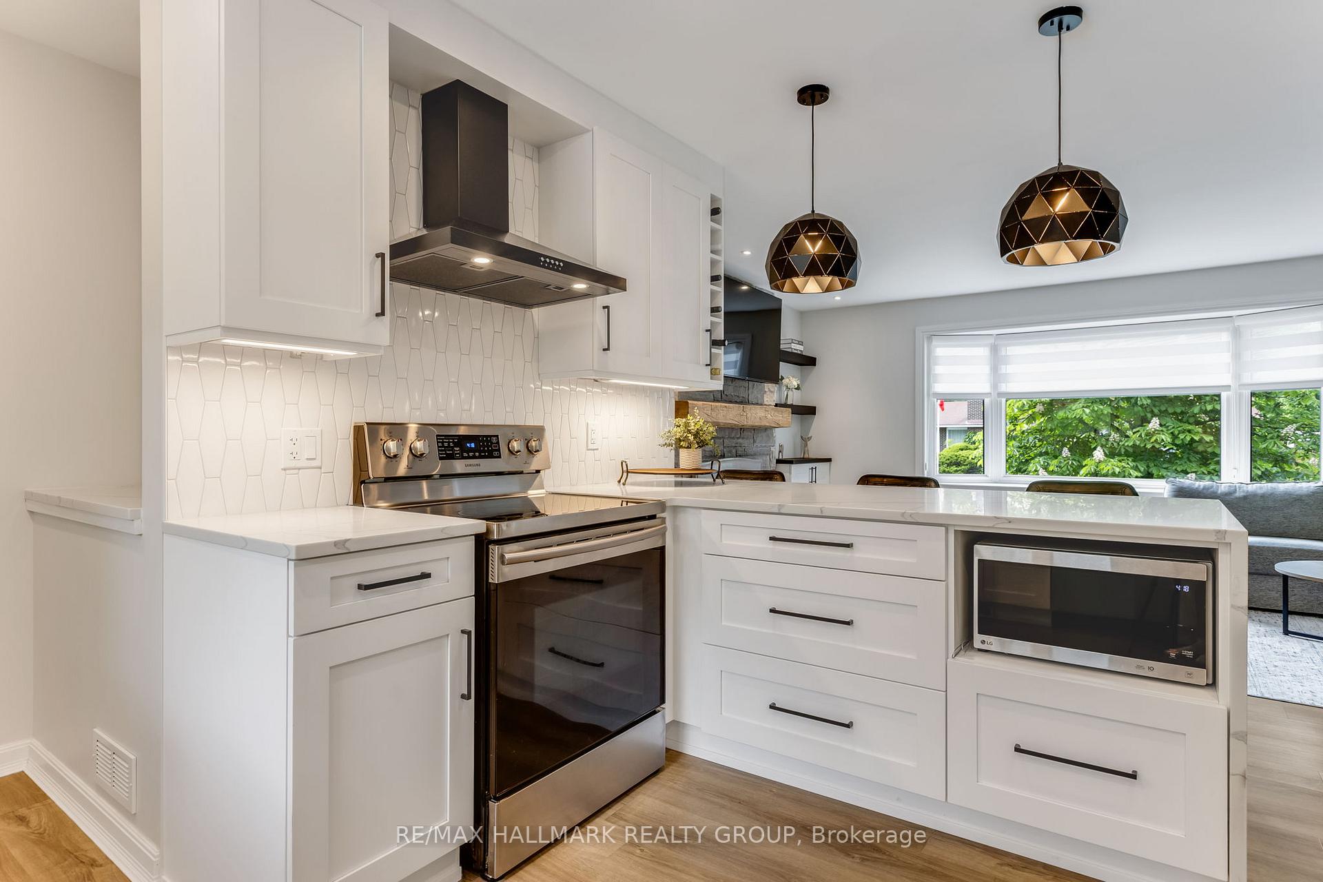 Photo 14 of 102 Coburn Avenue, Ottawa, Kanata - Glencairn/Hazeldean — HOMEH