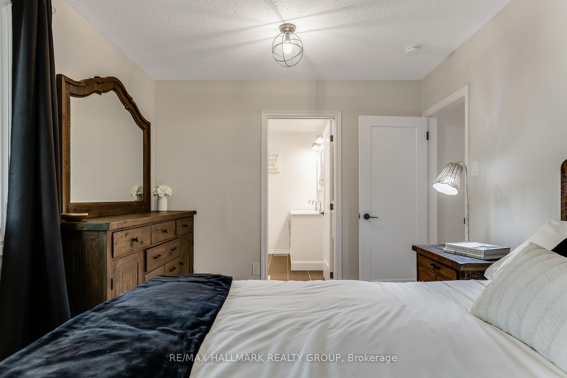Photo 17 of 102 Coburn Avenue, Ottawa, Kanata - Glencairn/Hazeldean — HOMEH