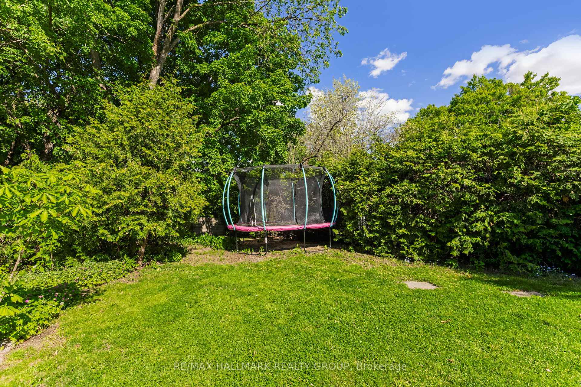 Photo 40 of 102 Coburn Avenue, Ottawa, Kanata - Glencairn/Hazeldean — HOMEH