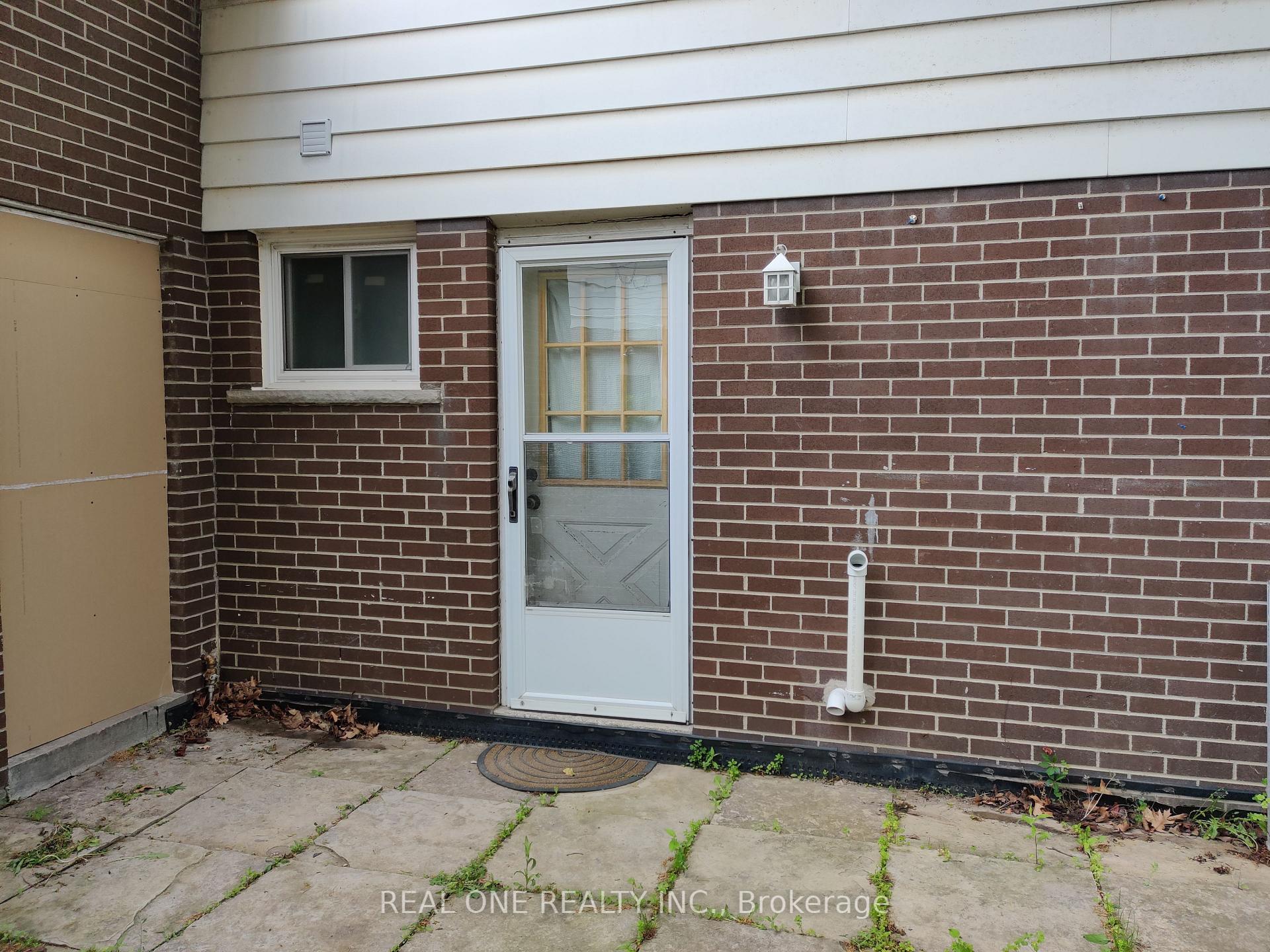 Photo 2 of Unit Back unit, 93 Southdale Drive, Markham, Bullock — HOMEH