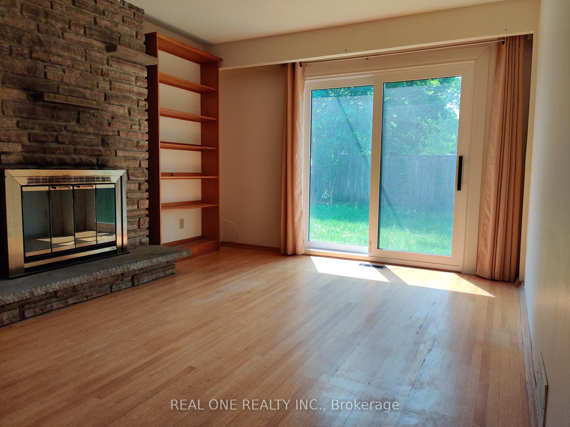 Photo 3 of Unit Back unit, 93 Southdale Drive, Markham, Bullock — HOMEH