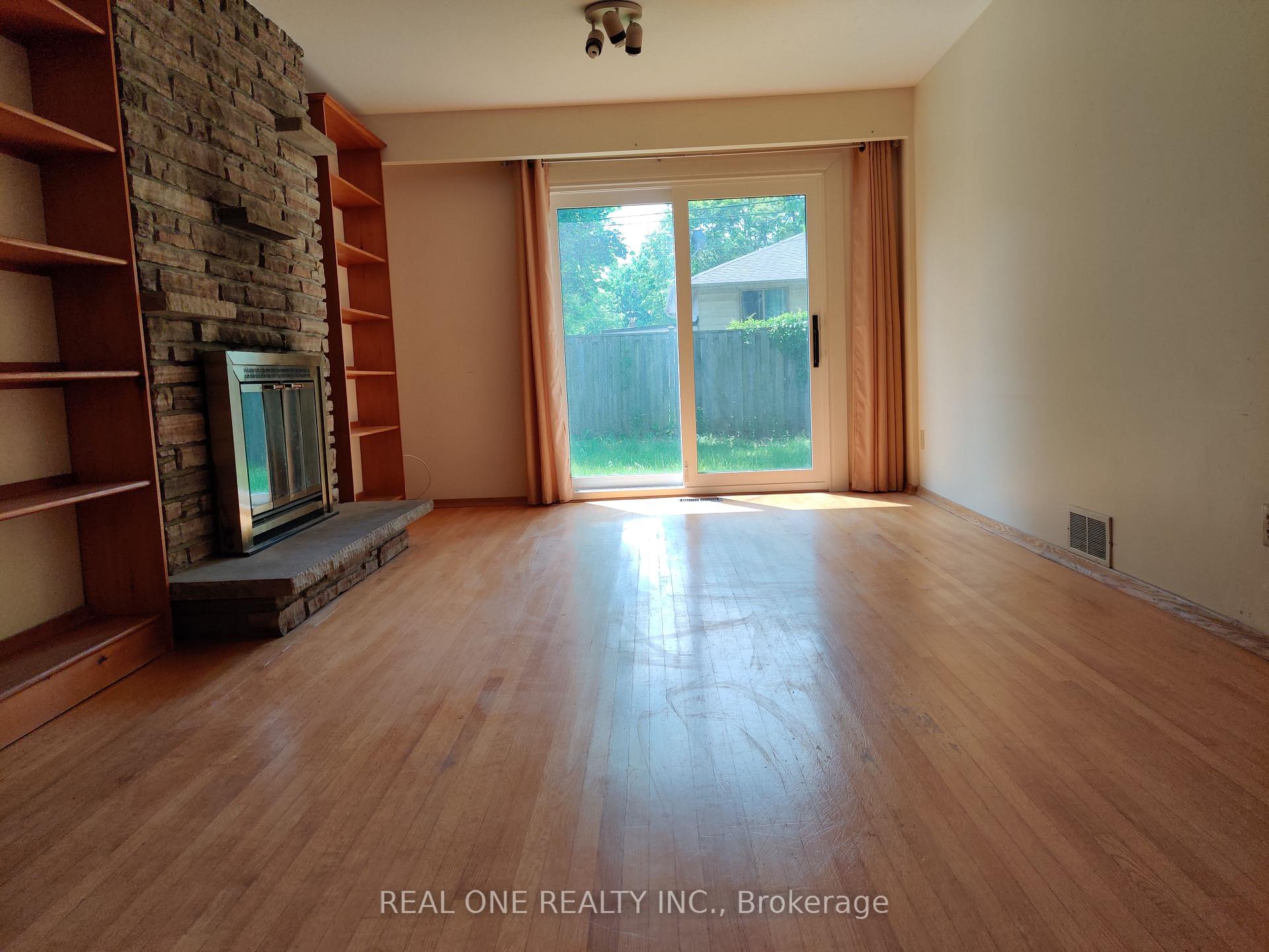 Photo 5 of Unit Back unit, 93 Southdale Drive, Markham, Bullock — HOMEH