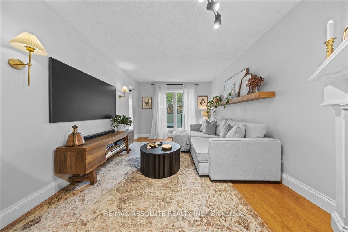 Photo 13 of 21 Cedarock Drive, Ottawa, Kanata - Bridlewood — HOMEH