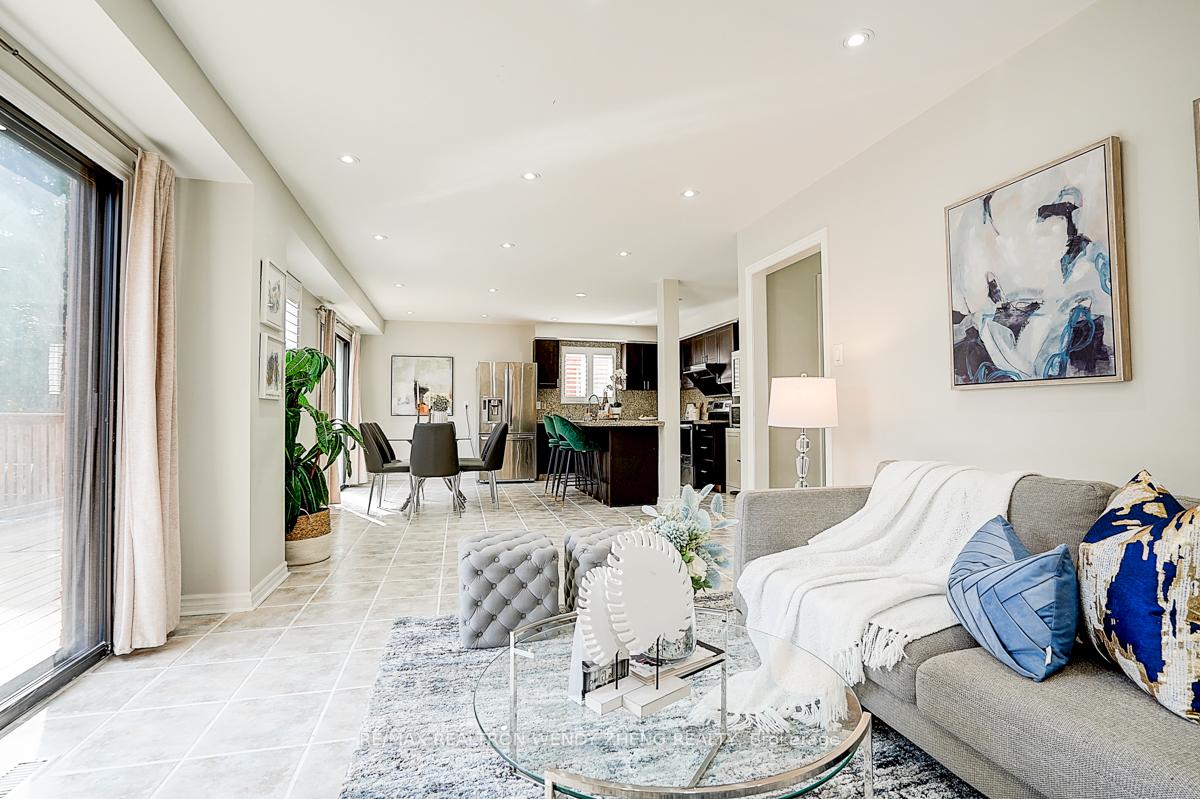 Photo 16 of 31 Durant Crescent, Markham, Middlefield — HOMEH